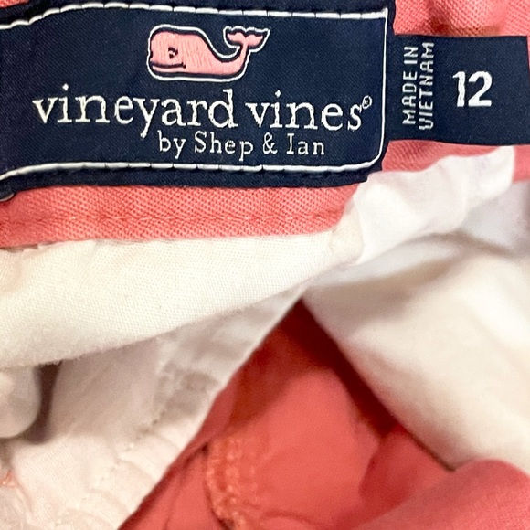 Stylish Vineyard Vines khaki shorts! - Picture 8 of 9
